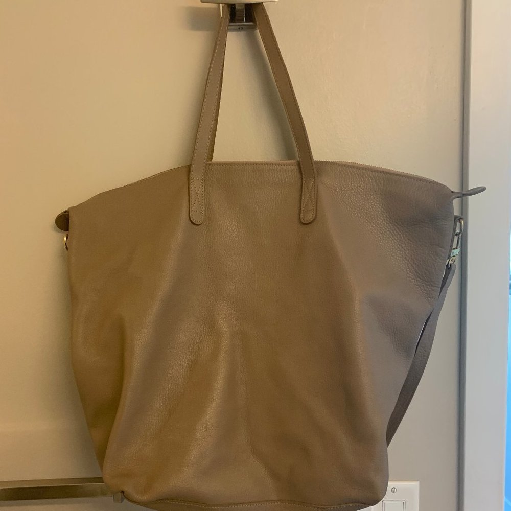 Cuyana Oversized Carryall Tote- Stone